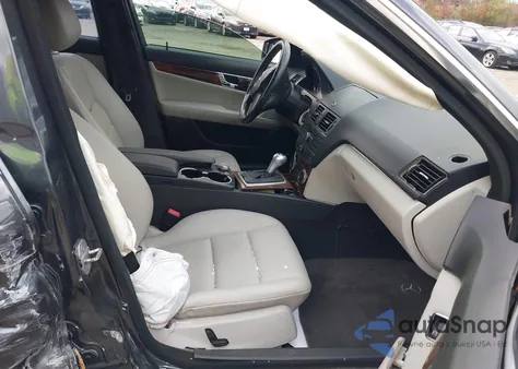 2010 Mercedes-Benz C 300 Luxury 4Matic/Sport 4Matic из США, поврежденный, VIN WDDGF8BB5AF471348